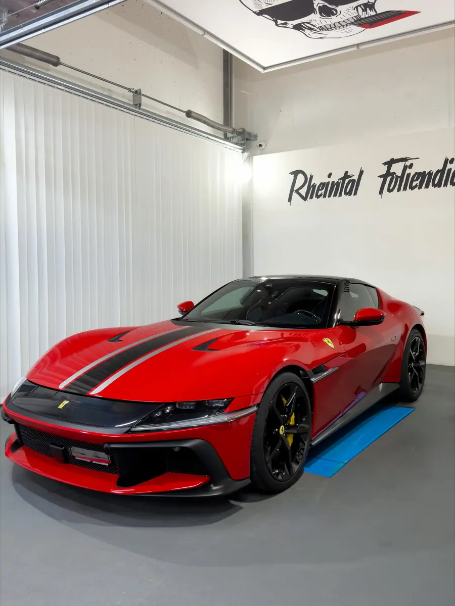 Ferrari 12Cilindri — Designfolie Motorhaube (der vierte im Haus), Bild 2 von 7