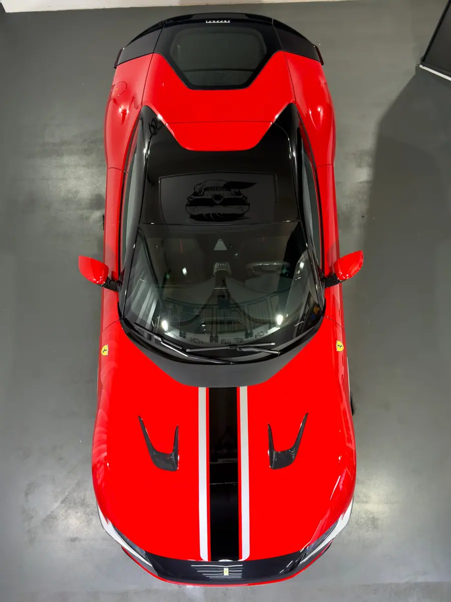 Ferrari 12Cilindri — Designfolie Motorhaube (der vierte im Haus), Bild 3 von 7