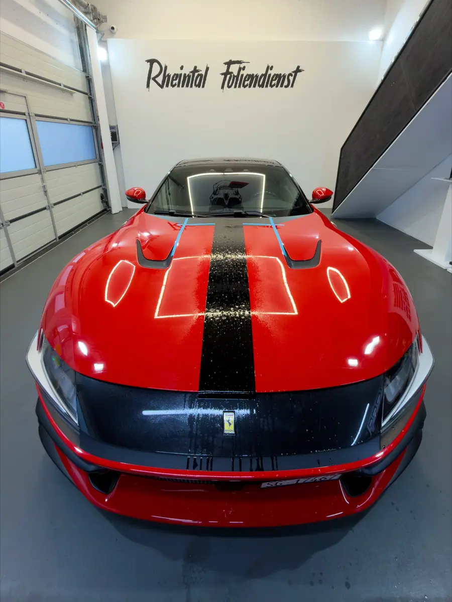 Ferrari 12Cilindri — Designfolie Motorhaube (der vierte im Haus), Bild 5 von 7