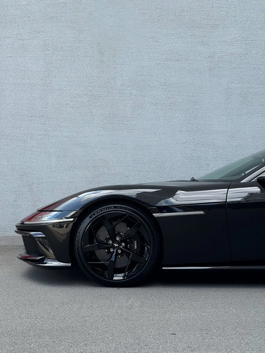 Ferrari 12Cilindri Spider All Black Edition, Bild 2 von 9