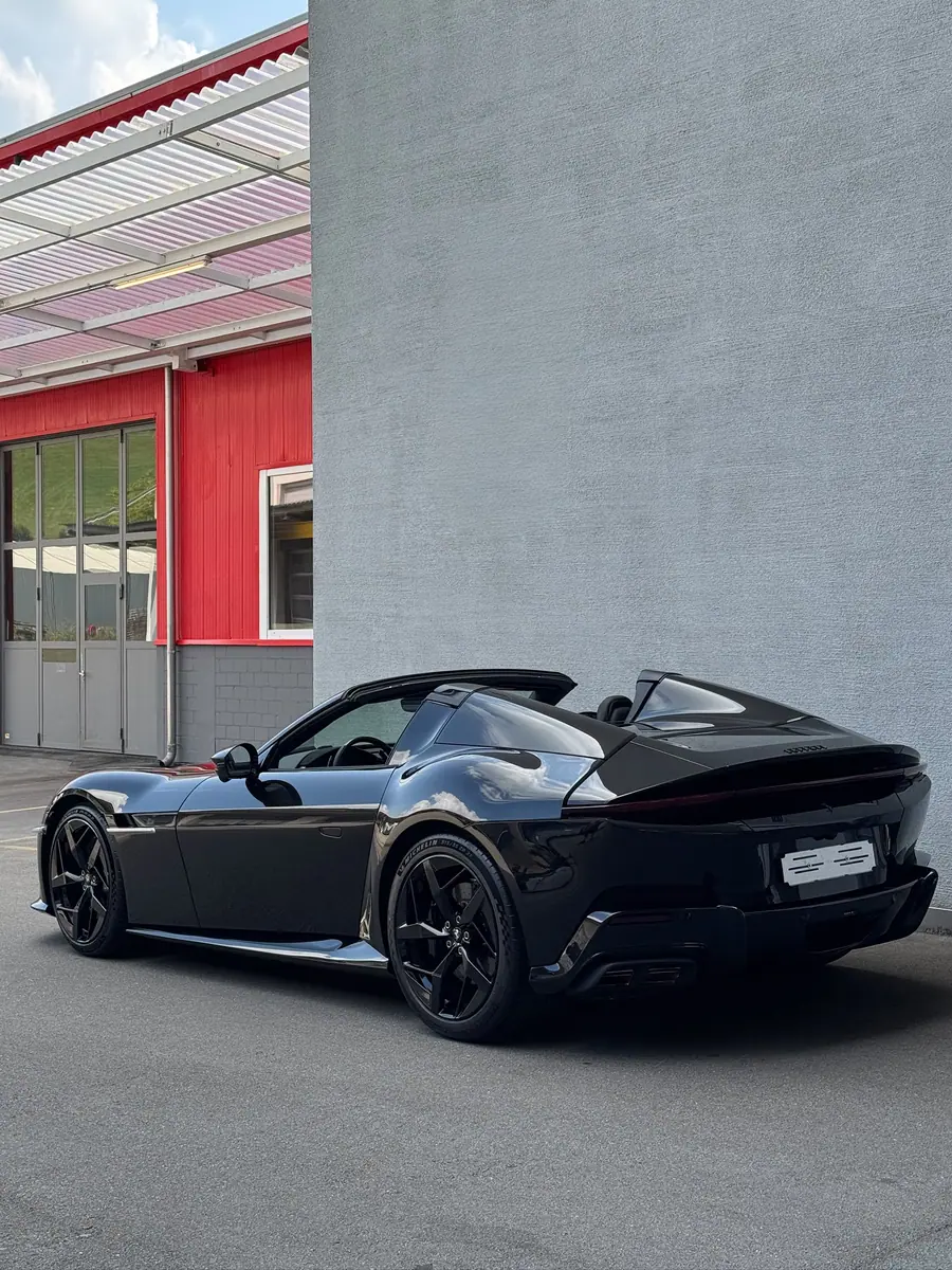 Ferrari 12Cilindri Spider All Black Edition, Bild 4 von 9