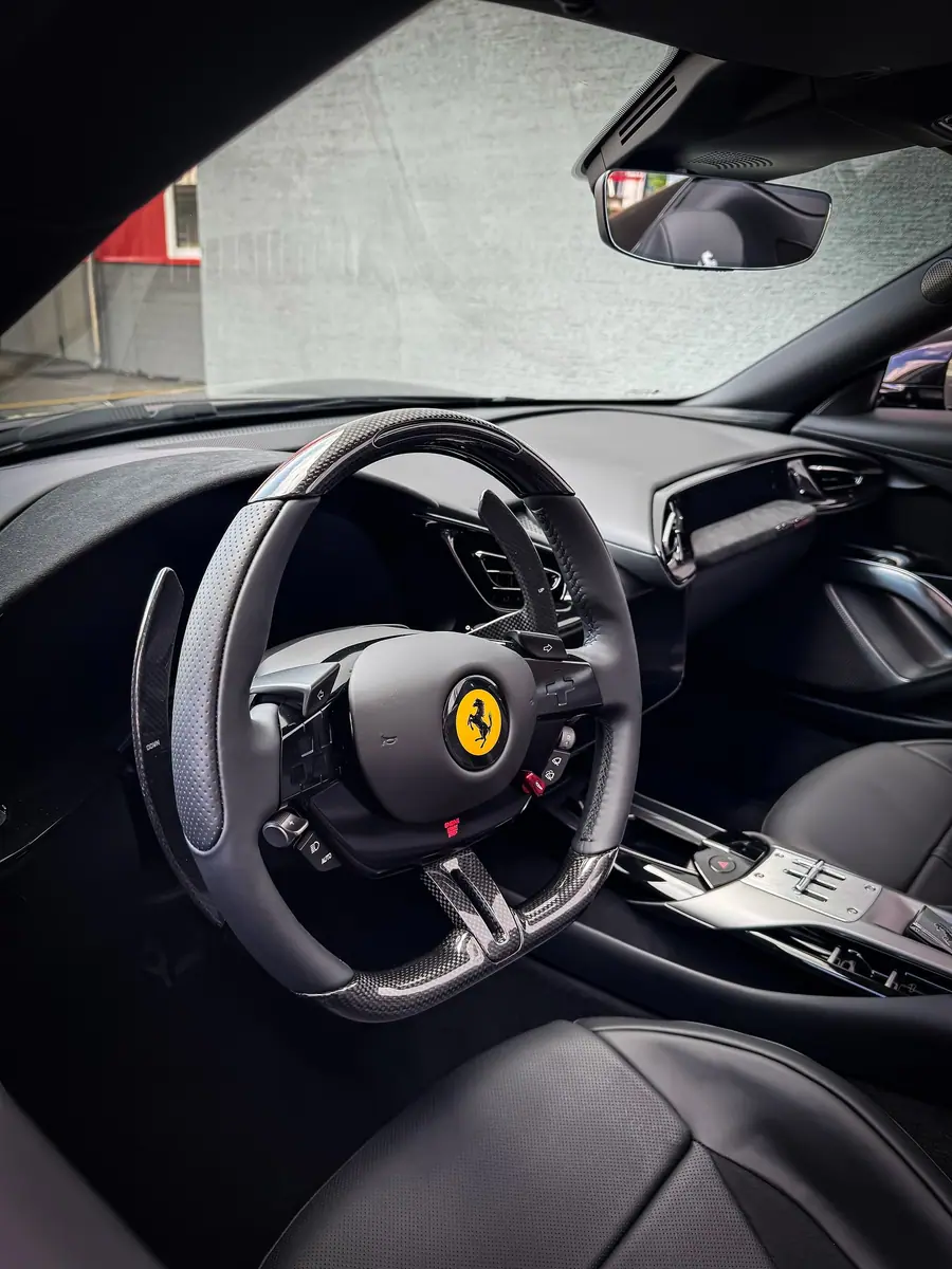 Ferrari 12Cilindri Spider All Black Edition, Bild 8 von 9