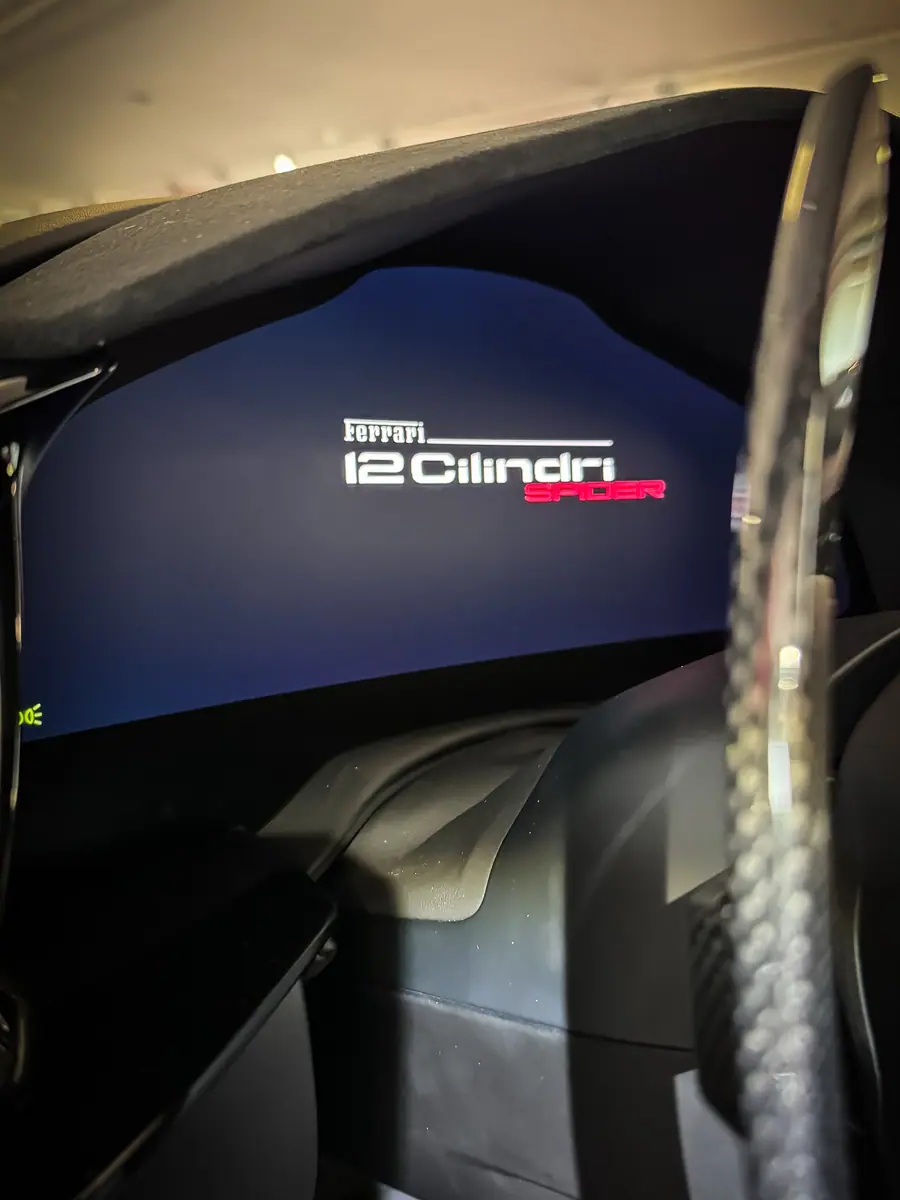 Ferrari 12Cilindri Spider All Black Edition, Bild 9 von 9