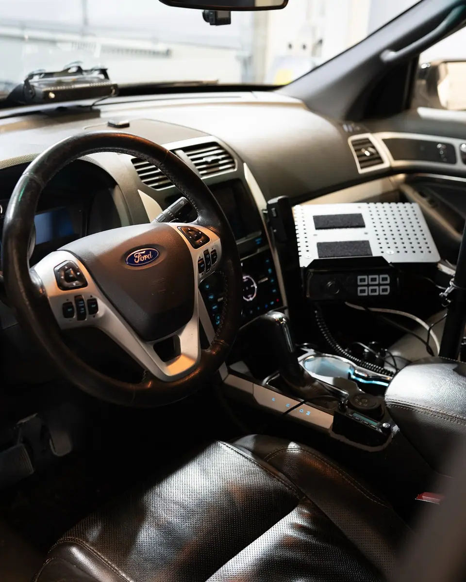 Ford Interceptor, Bild 7 von 7