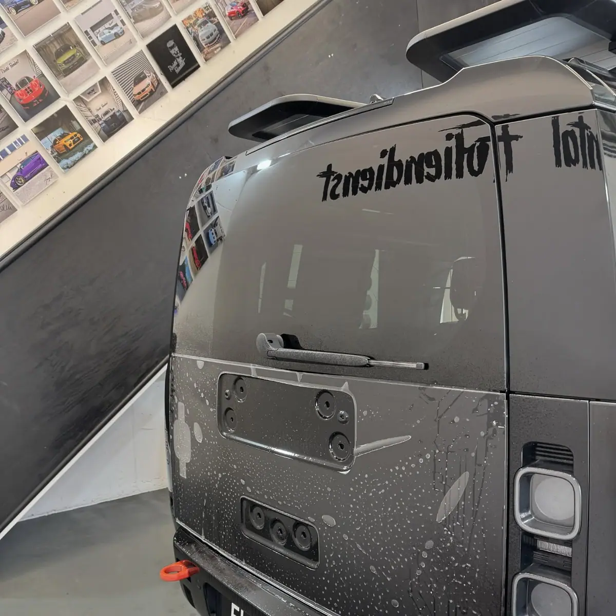 Land Rover Defender, Bild 9 von 10