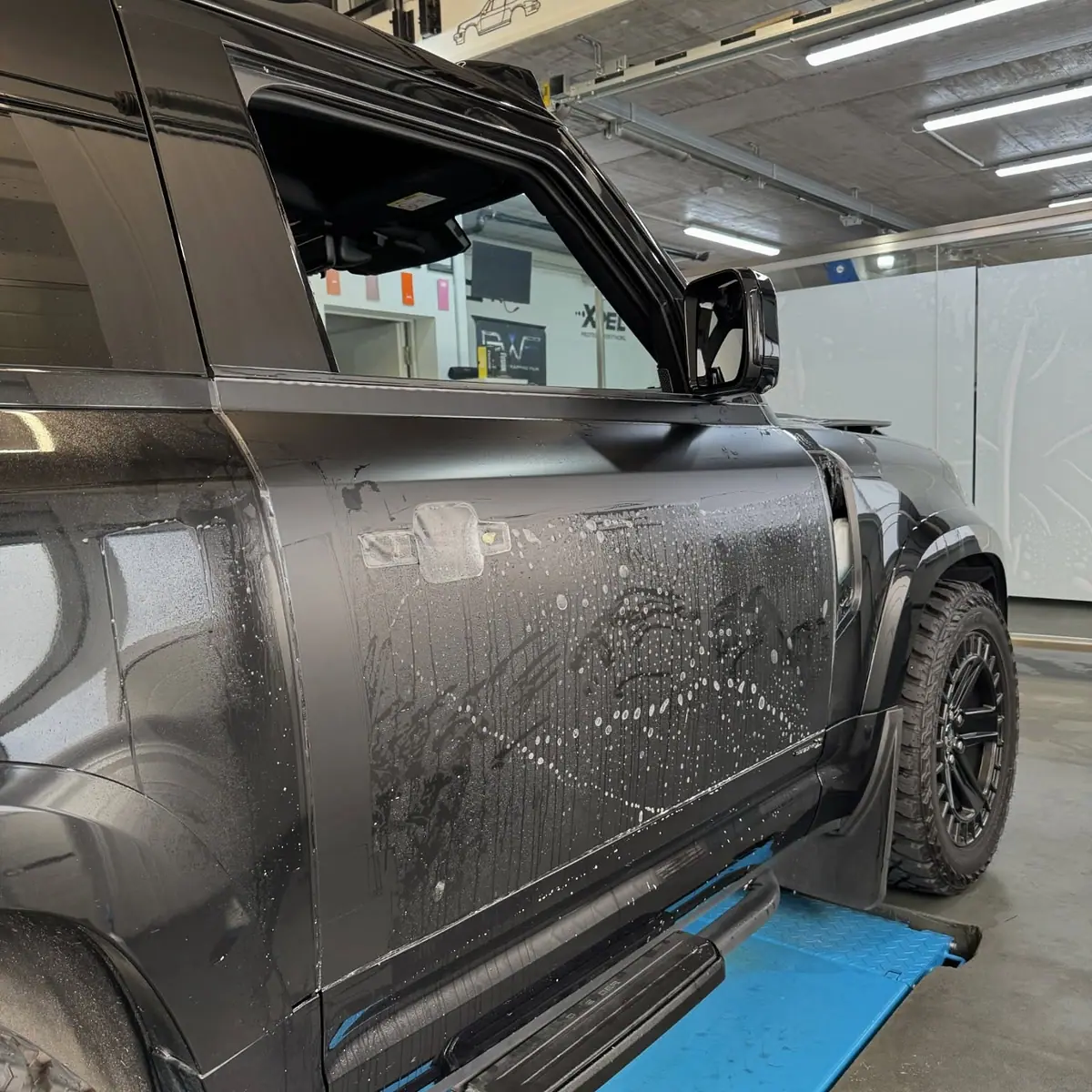 Land Rover Defender, Bild 10 von 10