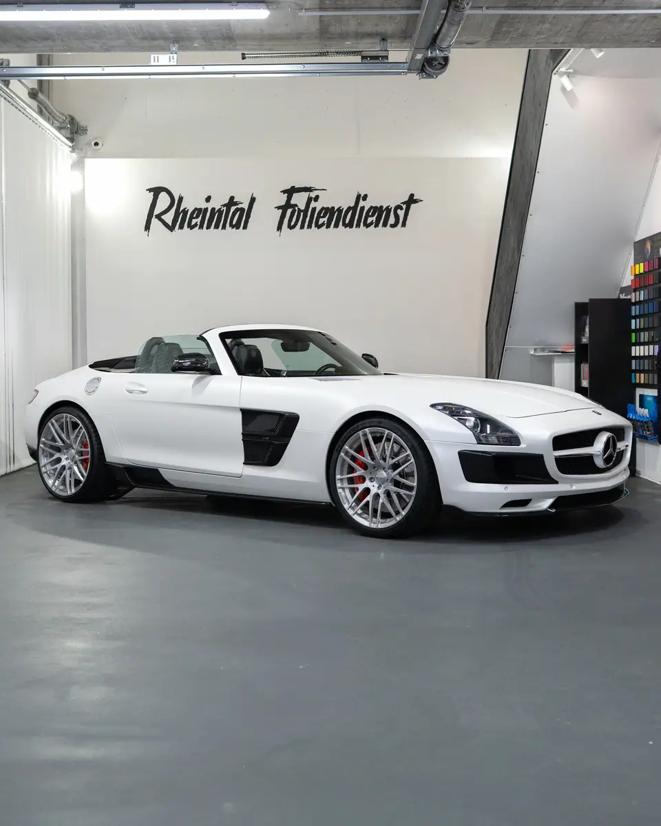 Mercedes-Benz SLS AMG Roadster, Bild 2 von 12